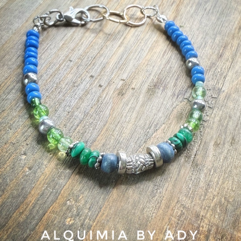 MALACHITE AND QUARTZ Vibrant Blue and Green Beaded Bracelet